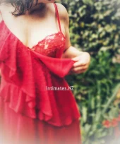 Laura Fey - Your ultimate temptation, a 46-year-old NZGirl with beautiful Brunette hair and captivating presence