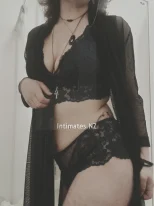 Alice - Soft Brunette touch, powerful presence - Stylish composition