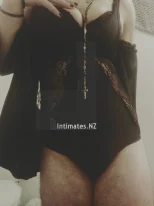 Alice - Brunette locks and  sparkle, the ultimate in Kiwi elegance - Refined presence