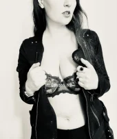 Gemma Rose - Effortless charm at 36 with  eyes and Brunette - Very Long flair - Playful moment