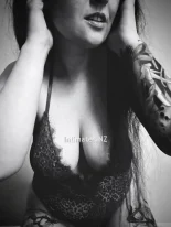 Gemma Rose - Dazzling 36-year-old escort with beautiful Brunette - Very Long hair, your ultimate temptation - Seductive smile