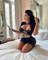 Amanda - Captivating eyes and  hair — age 25 - Intimate moment