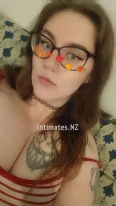 Hazel - 30 years of charm and Brown glamour - Charming angle