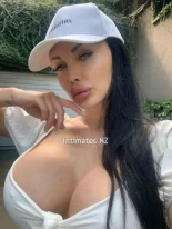 Amanda - 25-year-old escort with Black hair, the epitome of elegance and allure - Professional photo