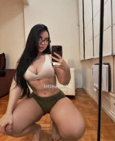 Kate - Sensual and stylish at 26 with Black hair and  eyes