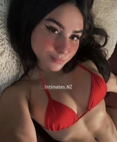 Kate - Dazzling 26-year-old escort with beautiful Black hair, your ultimate temptation