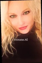 Christy moon - Youthful 32-year-old with signature Blonde style - Refined presence